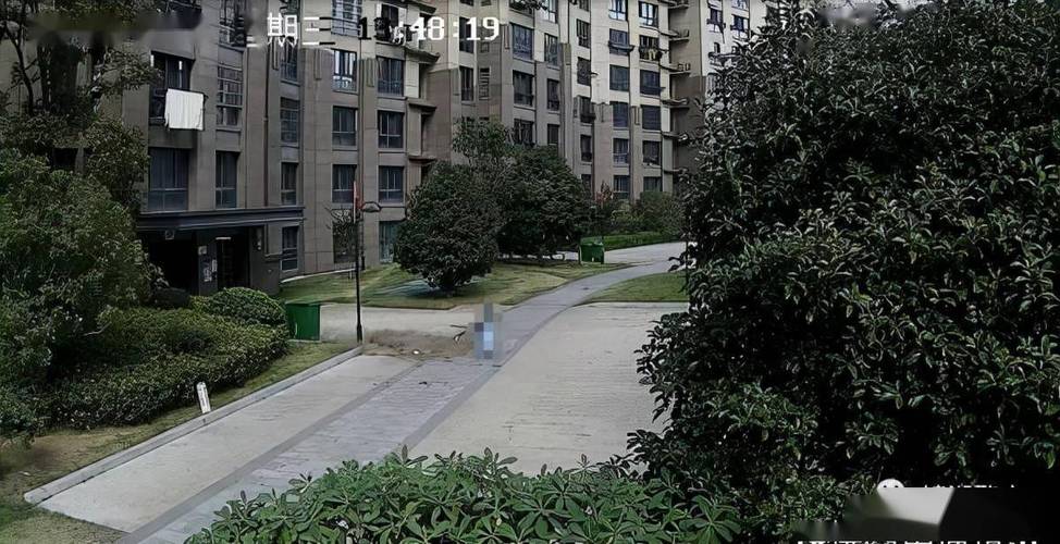 新澳今天晚上9点30分开门吗香港和天降花盆砸路人脚边与花盆坠落将人砸死